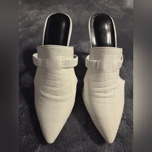 Sophisticated White Croc-Patterned Women's Mules